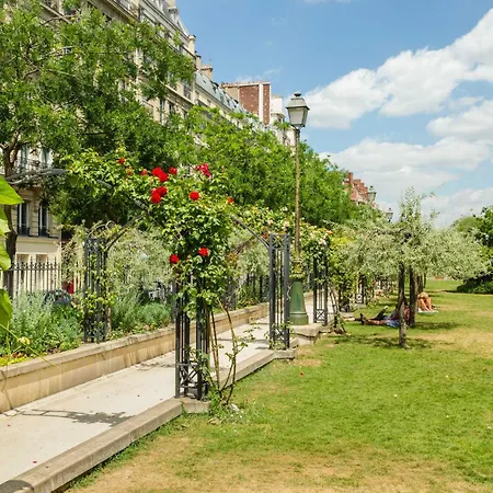 Charming 1br With Balcony - Near Arc De Triomphe